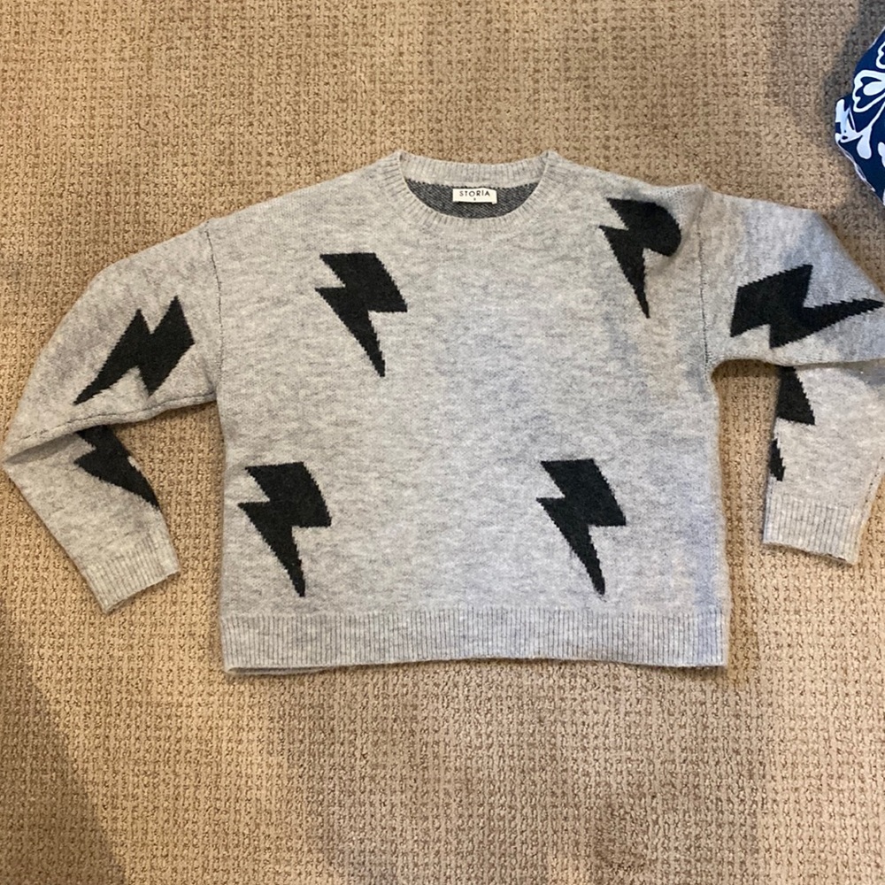 storia grey lightning bolt sweater